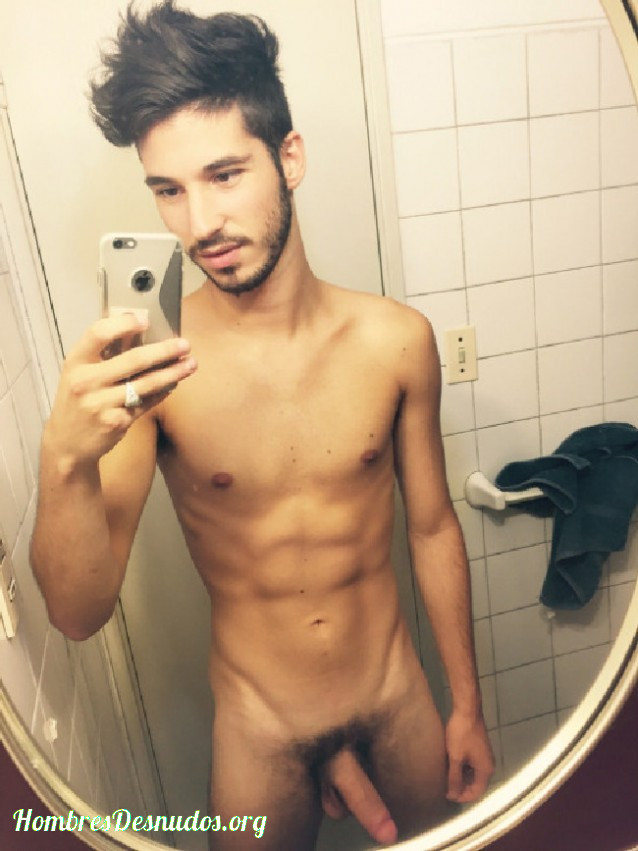 hombre delgado twink ereccion matutina verga parada despertarse selfie baño flaco flaquito