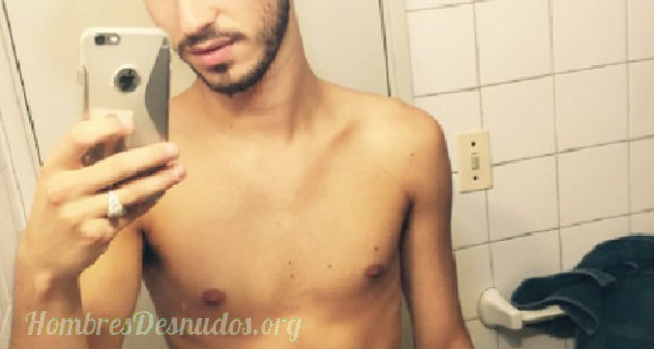 Hombre con erección matutina! Selfie en el baño